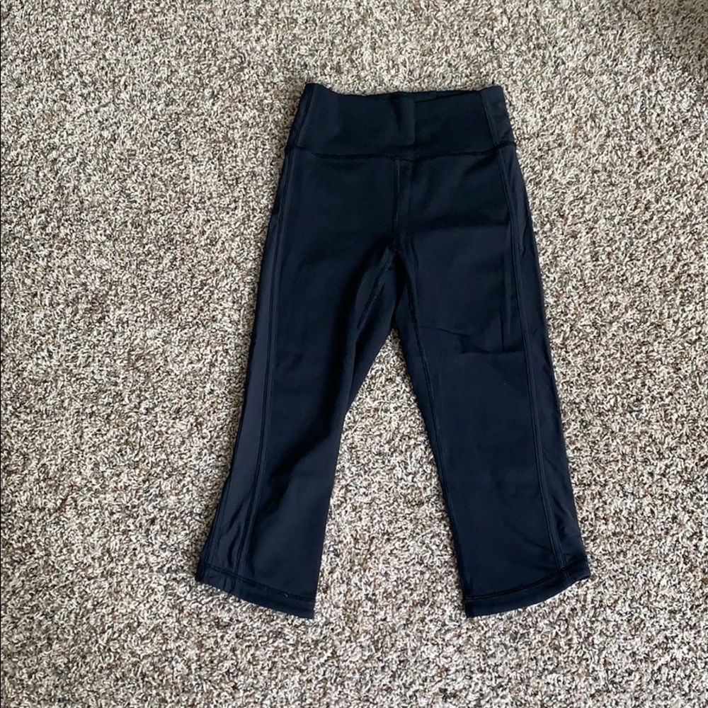 Black Capri lulu lemon leggings